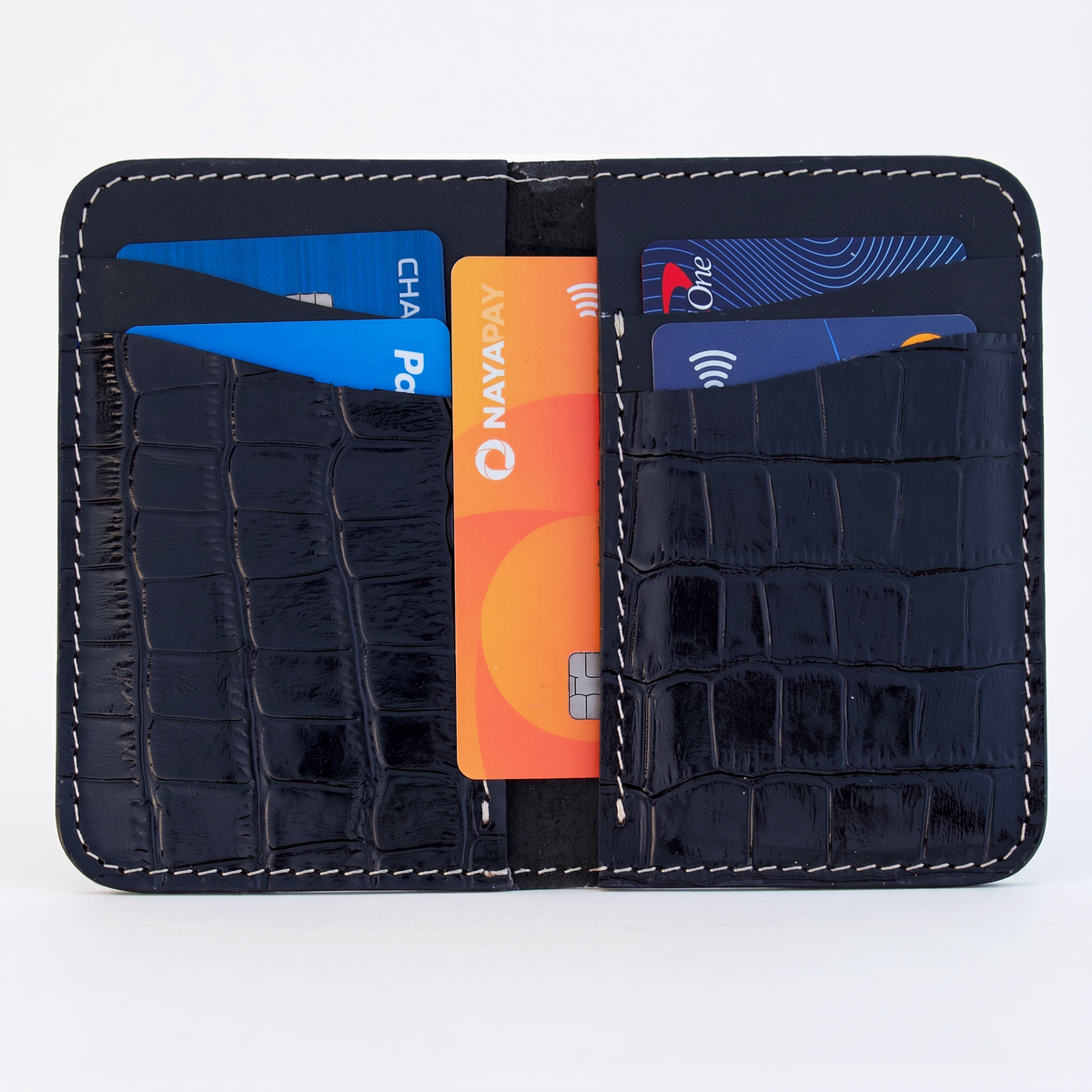 Handmade Full Grain Leather Bifold Wallet: Slim Vertical Alligator Design
